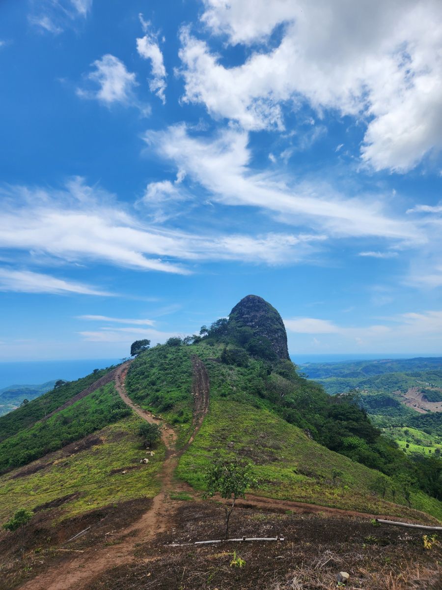 Peñón de Comasagua & El Zonte