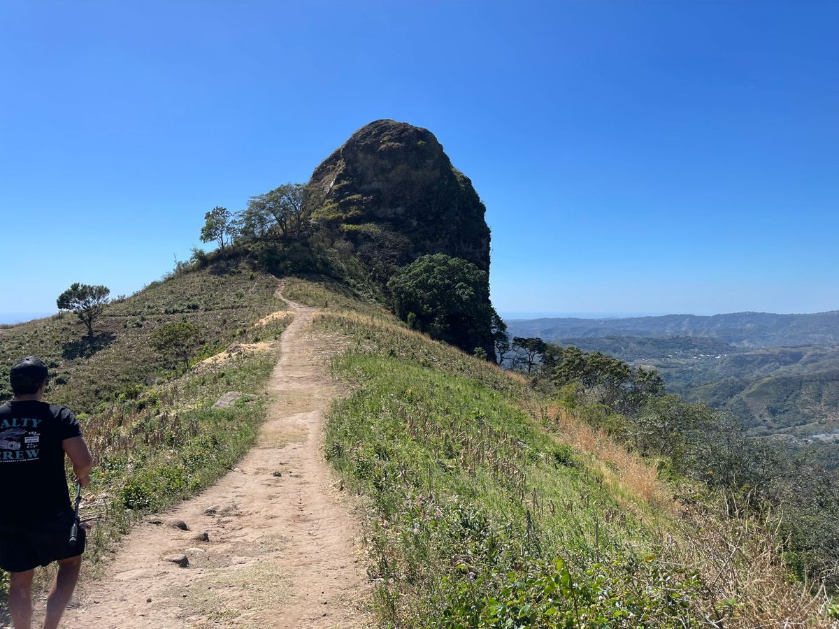 Peñón de Comasagua & El Zonte